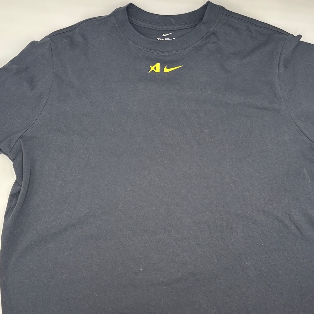 Nike A’Ja Wilson Signature Loose Short-Sleeve T-Shirt in Black/Electric Yellow
